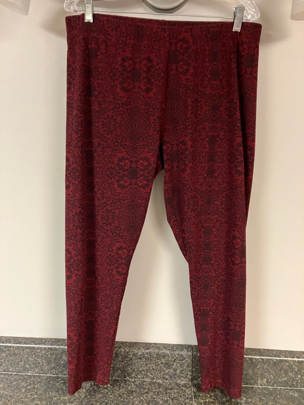 3/$15 ❤️ Cato wine and black leggings 18/20w 2x